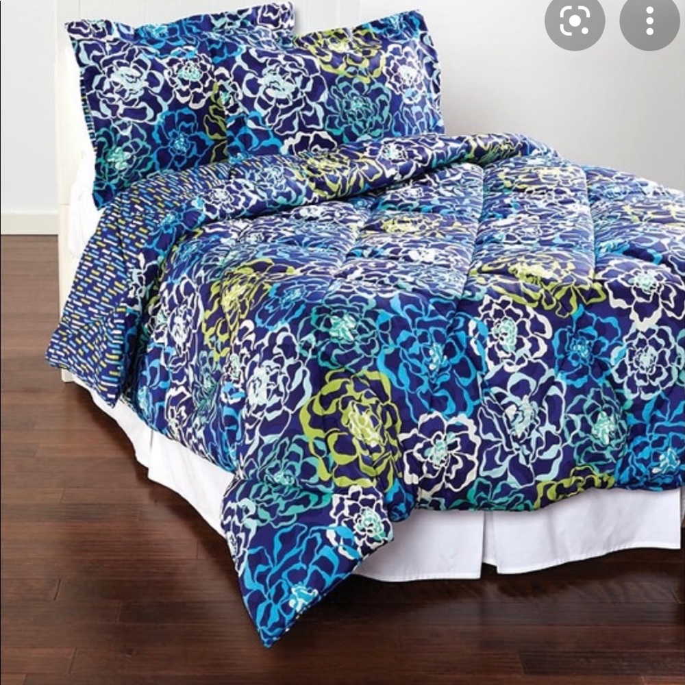 Vera Bradley queen reversible comforter